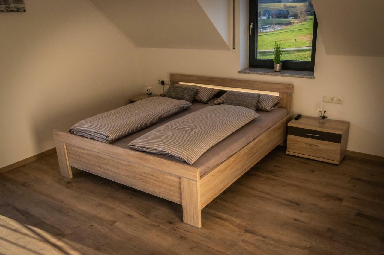 Landhaus Ferienwohnungen Mit Pool Und Wellness Neukirchen-Balbini Exterior foto